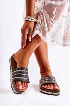 Sieviešu klasiskās čības ar ķēdi, melnas Maddy