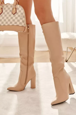 Klasiskas zābaki uz staba Nude Mayra