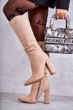 Klasiskie zamšādas zābaki ar papēdi Tumši smilškrāsas Tressa