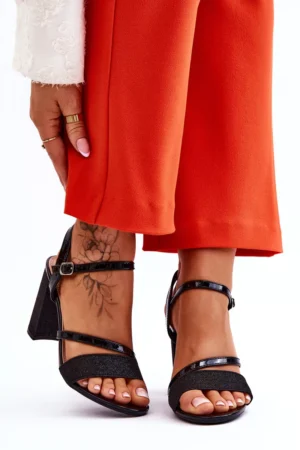 Glancēti augstpapēžu sandales melnā krāsā Alicia