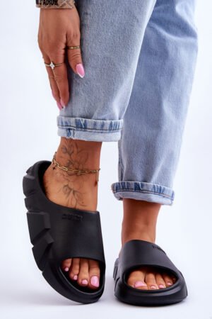 Sieviešu vieglās putu gumijas čības Big Star LL274594 Melna