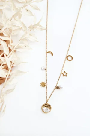 Sieviešu ķēde ar moderniem piekariņiem zelta krāsā