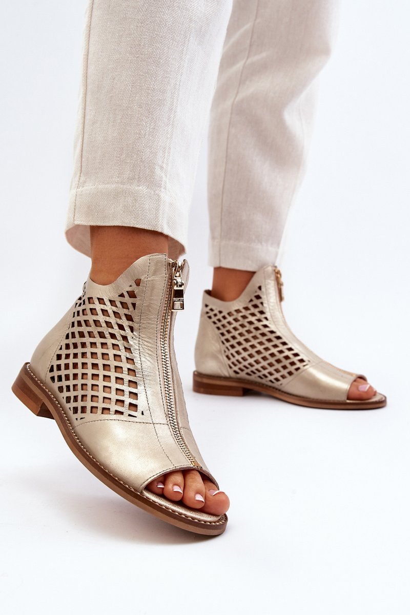 Ādas sandales ar izgriezumiem un zelta rāvējslēdzēju Zazoo 977/L
