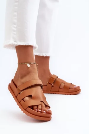 Klasiskas sieviešu pludmales čības Camel Molie