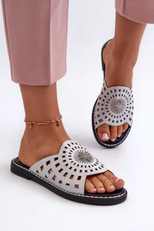 Spīdīgas sieviešu plakanās sandales ar sudraba rotājumu Ebirena