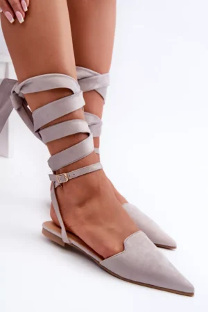 Saistošas balerīnu kurpes no ekoloģiskās zamšādas ar smailiem purngaliem, pelēkas Ellesara