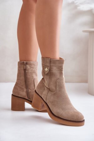 Siltināti sieviešu zābaki ar papēžiem, krāsā smilškrāsā Vailia