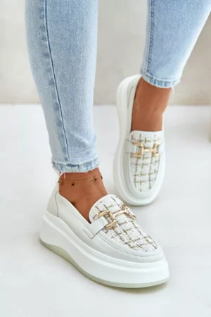 Ādas sieviešu mokasīni uz platformas ar zelta rotājumiem 89105 Vinceza Gaiši smilškrāsas