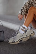 Sieviešu zeķes ar divām plankumainām svītrām, baltas