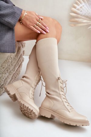 Elastīga augšdaļa melnā krāsā Vamilena