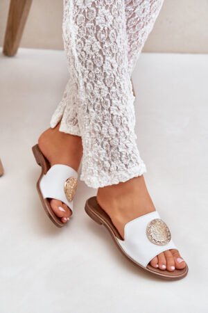 Ādas čības ar dekoru uz plakanā papēža, baltas Zazoo 3047/O