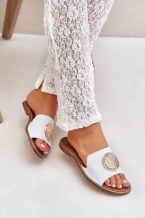 Ādas čības ar dekoru uz plakanā papēža, baltas Zazoo 3047/O