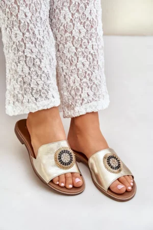 Ādas sandales ar dekoru uz plakanā papēža Zazoo 3047/O zelta krāsā