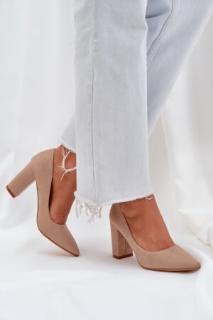 Sieviešu kurpes ar papēžiem uz bloka no ekoloģiskas zamšādas tumši smilškrāsā Florena