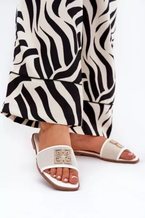 Elegantas sieviešu sandales ar dekoru uz plakanā papēža, baltas Lovehia