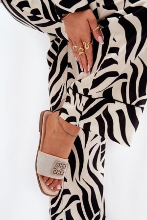 Elegantas sieviešu čības ar dekoru uz plakanā papēža, krāsā smilškrāsā Lovehia