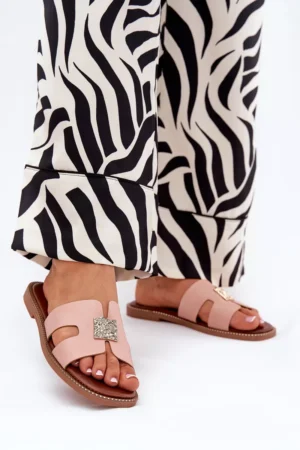 Plakanas čības ar izgriezumiem un dekoratīviem elementiem Dirty Pink Bohalis