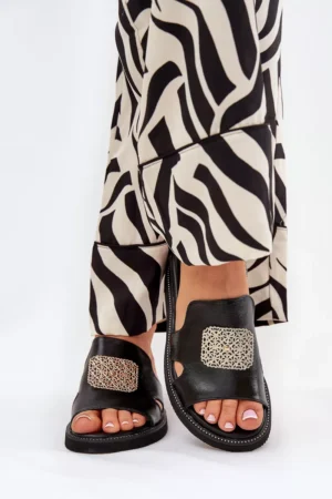 Sieviešu platformas sandales no ekoloģiskās ādas ar dekoru, melnas Sarela