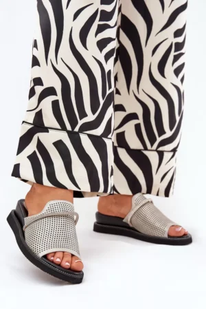 Sieviešu papēžu sandales ar dekoratīvu siksnu sudraba krāsā Teriwes