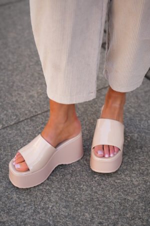 Lakotas sieviešu sandales uz platformas un papēža, smilškrāsas Nellevia