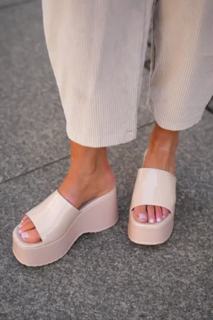 Lakotas sieviešu sandales uz platformas un papēža, smilškrāsas Nellevia