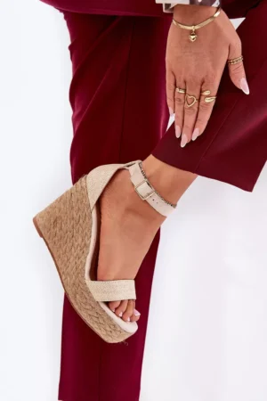 Sieviešu sandales ar papēžiem un pītiem elementiem, smilškrāsas Adelio