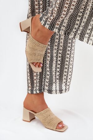 Sieviešu sandales ar papēžiem un pītiem elementiem, krāsā smilškrāsā Ciariloria