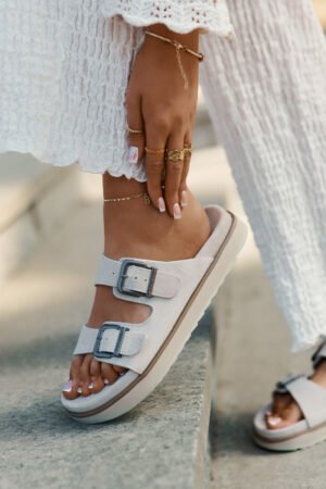 Sieviešu zamšādas čības ar sprādzēm, smilškrāsas D.Franklin DFSH405001