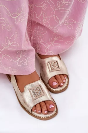 Elegantas sieviešu sandales ar plakanu papēdi un rotājumiem S.Barski KV51-082 Golden