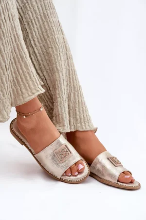 Sieviešu sandales ar plakanu papēdi un rotājumiem KV51-089 Zelta