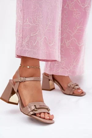 Ādas patentētas sieviešu sandales uz papēža, smilškrāsas Mevonelle