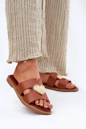 Sieviešu sandales ar plakanu papēdi un zelta rotājumu Karinma