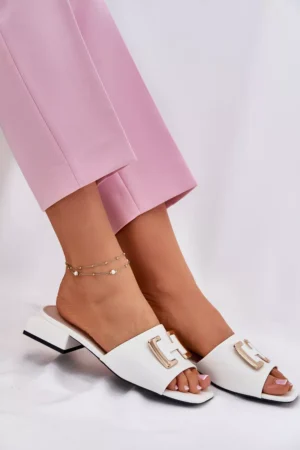 Eleganti sieviešu kurpes ar blokveida papēdi un zelta detaļām Vinceza 62229 Balts