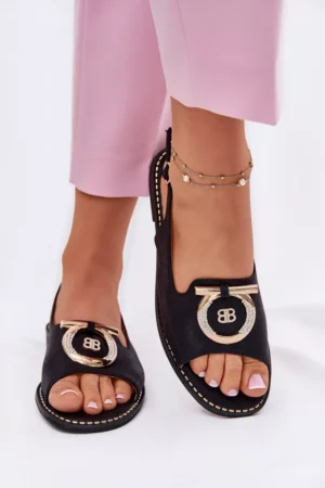 Elegantas sandales ar dekoru uz plakanā papēža S.Barski KV51-003 Melna