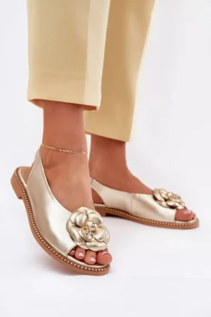 Ādas plakanas sandales ar rotājumiem CheBello 4642 Gold