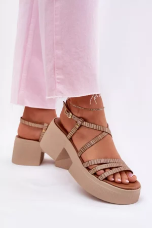 Sieviešu ādas sandales Maciejka 06990-25 zelta krāsā