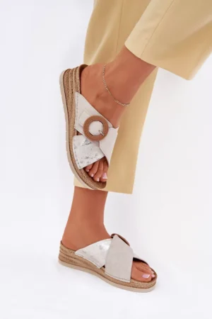 Sieviešu sandales ar dekoratīvu sprādzi, gaiši smilškrāsas Inblu RV000012