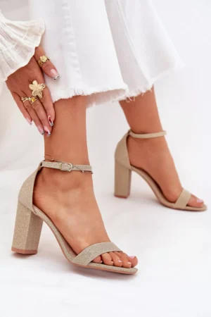 Spīdīgas sieviešu sandales ar papēžiem, zelta krāsā Kavina