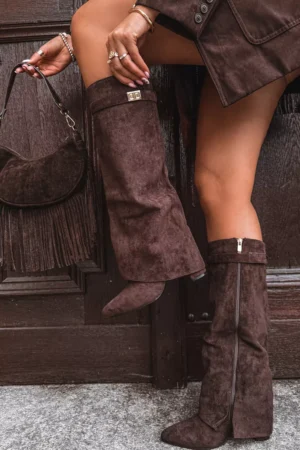 Eco Suede zābaki ar papēža bloku, rāvējslēdzēju, izolāciju un salocītu stieņu, šokolādes krāsā Evyra