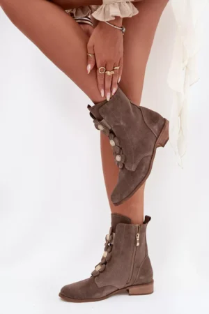 Zābaki sievietēm no zamšādas ar dekoratīviem ziediem Zazoo 3085 tumši smilškrāsas