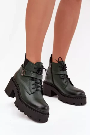 Ādas sieviešu zābaki ar dekoratīvu siksnu un izolāciju Zazoo 60557 Tumši zaļi