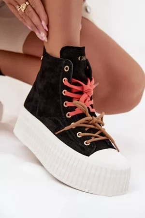 Sieviešu zābaki no zamšādas ar izolāciju uz biezas platformas GOE SS2N4046 Melna