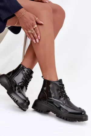 Ādas izolēti sieviešu zābaki ar rotājumiem Artiker 57C0345 Melni