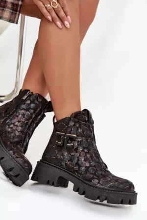 Ādas sieviešu potītes zābaki ar dekoratīvu odere Artiker 57C2084 melnā un zelta krāsā