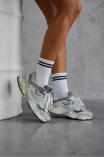 Sieviešu zeķes ar divām plānām svītrām, baltas