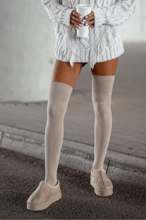 Sieviešu kokvilnas gludas smilškrāsas garās zeķes