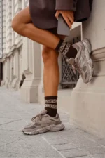 Sieviešu zeķes ar divām plankumainām svītrām, brūnas