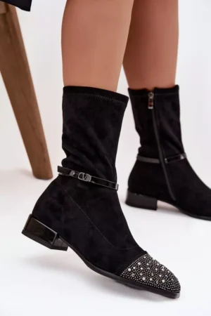 Sieviešu zābaki ar zemu papēdi, rotājumiem un siksniņu D&A; MR52-165 Melni