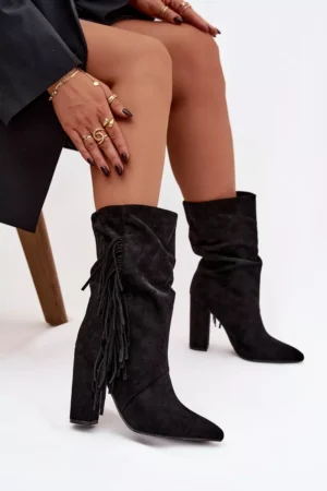 Darlina sieviešu potītes zābaki ar bārkstīm un savāktiem izolētiem melniem