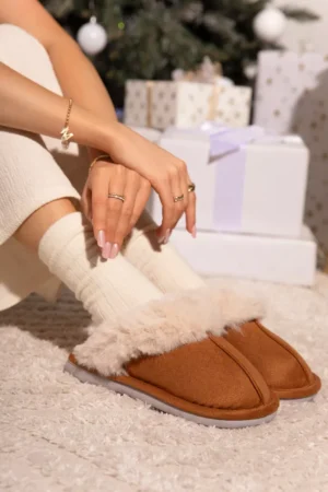 Sieviešu čības ar kažokādu Camel Delissa